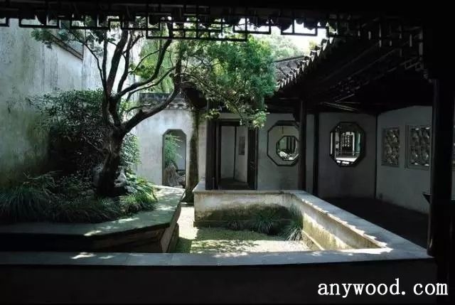 在古代,天井中造景者,多是更为雅致的苏州,无锡,杭州,扬州一带.