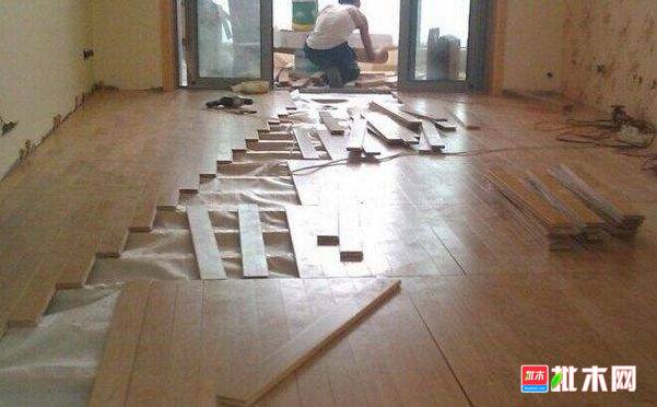 木地板也能"爬上墙",木地板铺装工艺【批木网】