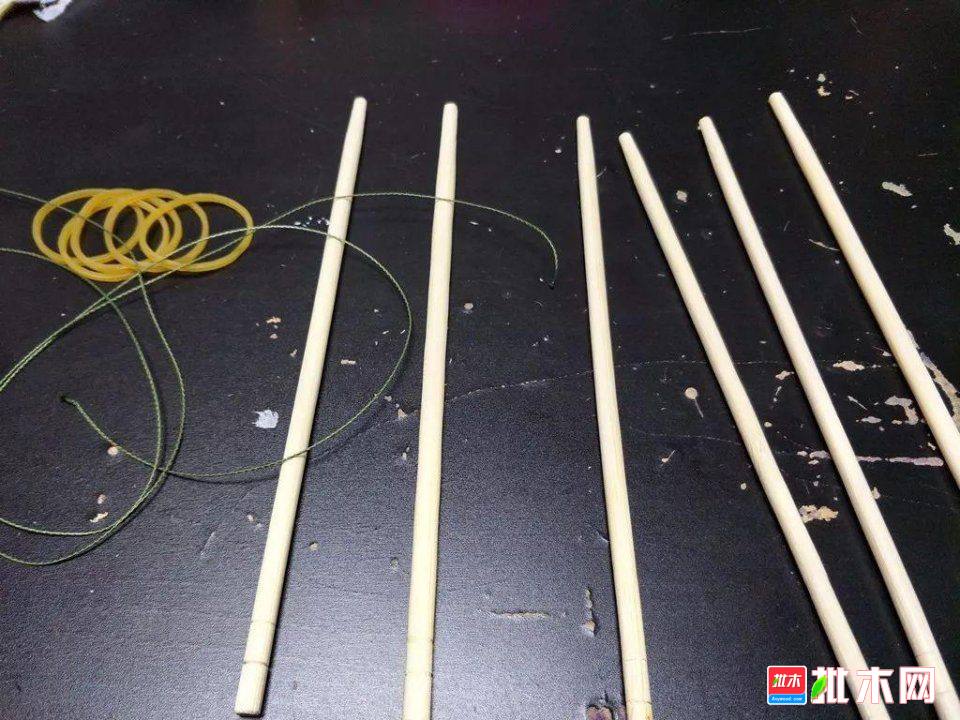 用一次性筷子制作一个捕鼠神器