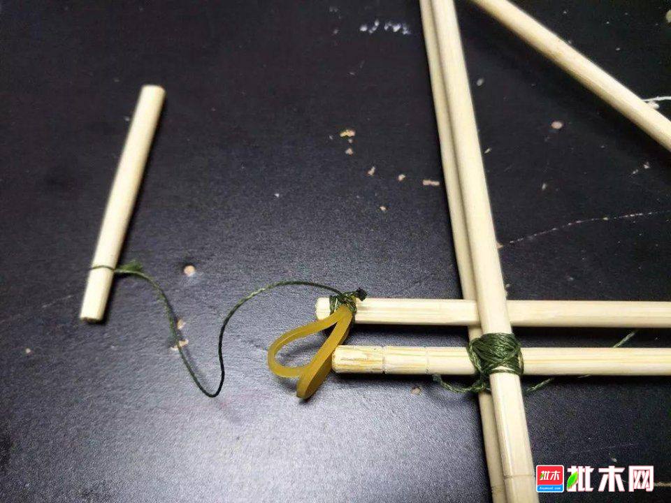 用一次性筷子制作一个捕鼠神器