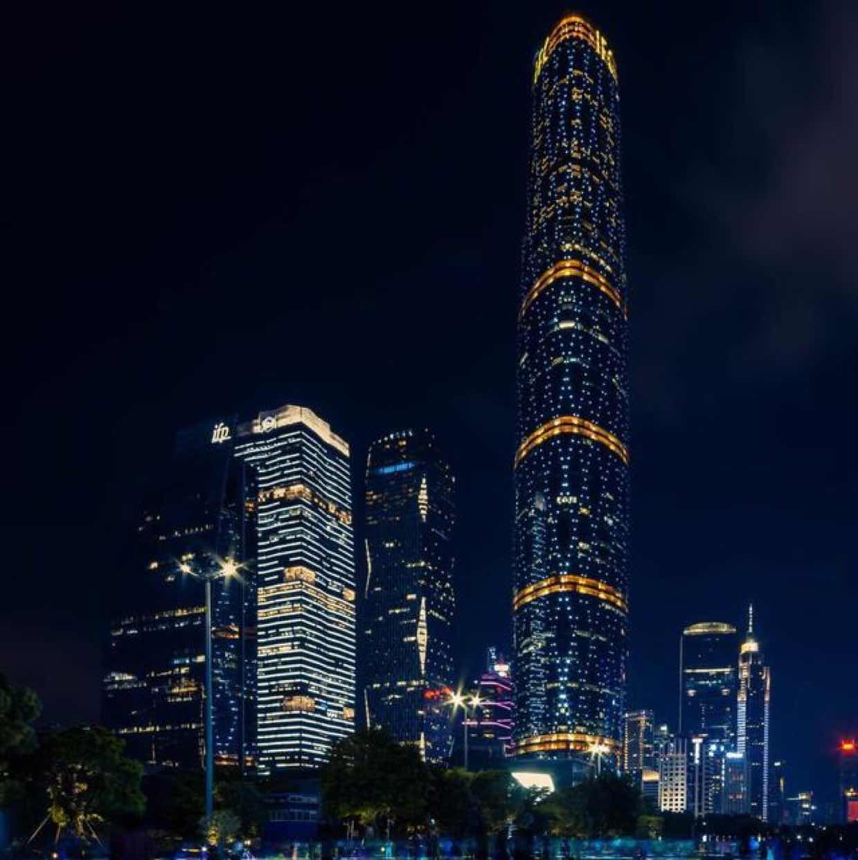 罗广球