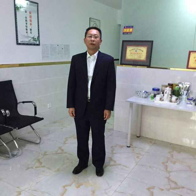 （张评）雨打浮萍