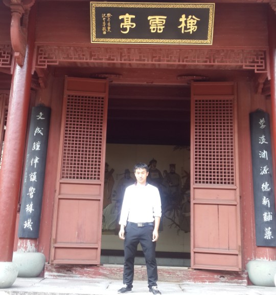 黄  坤