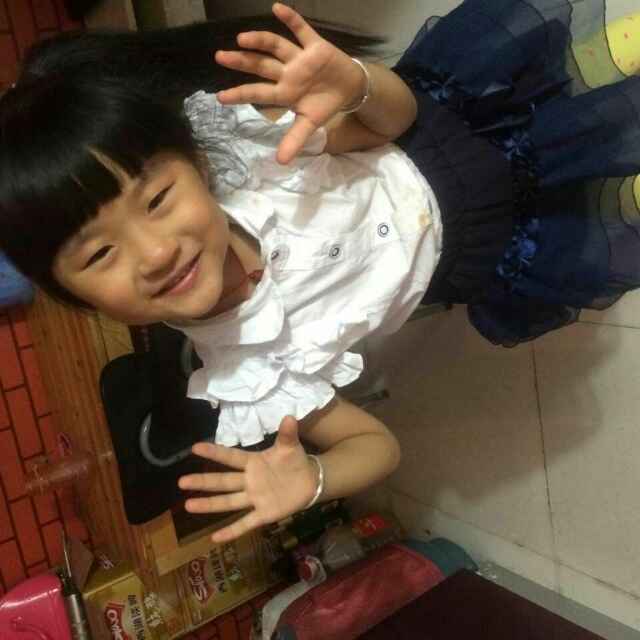 瞪着你就笑