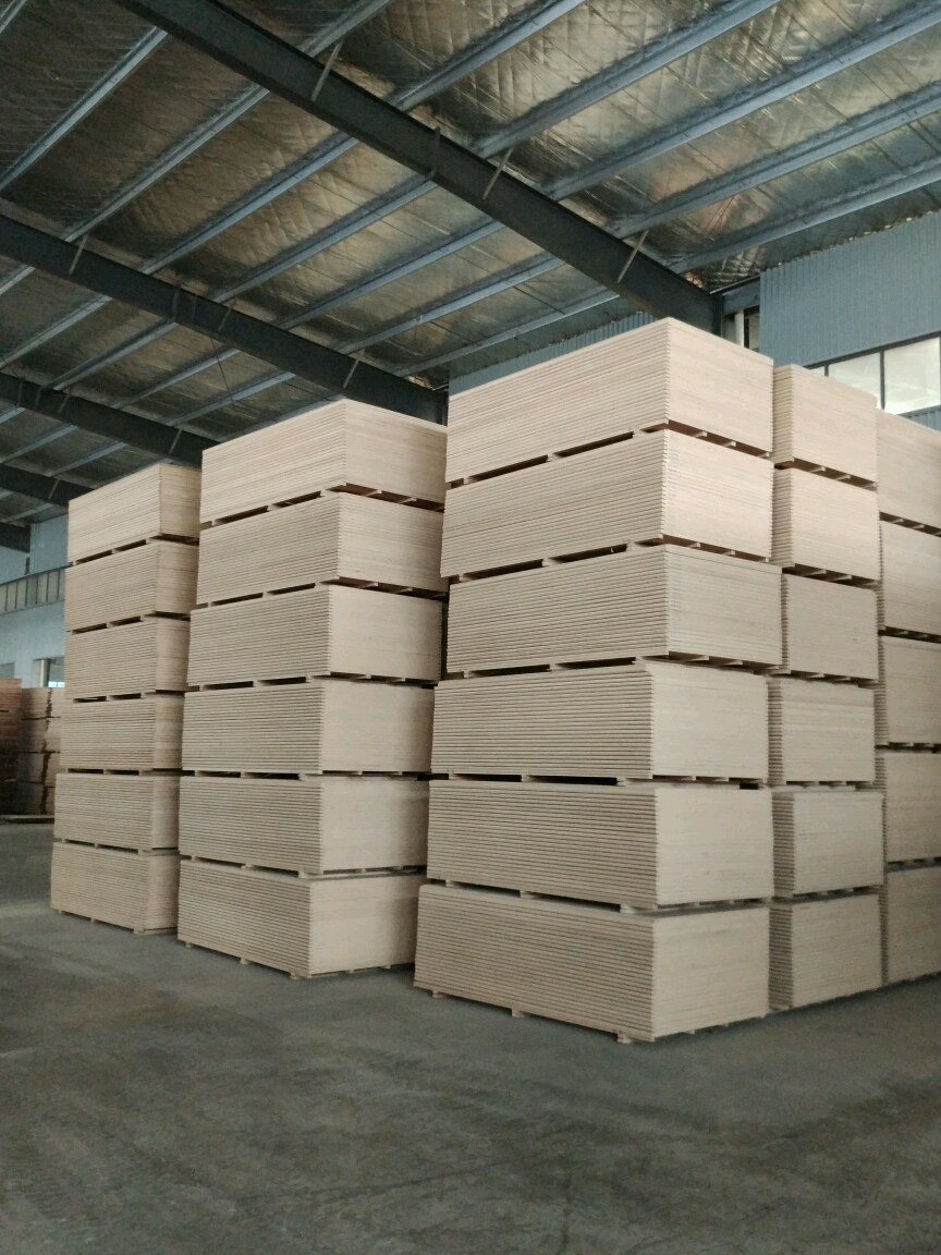 我公司专业生产销售集装箱地板,修箱板,货车改装用板材