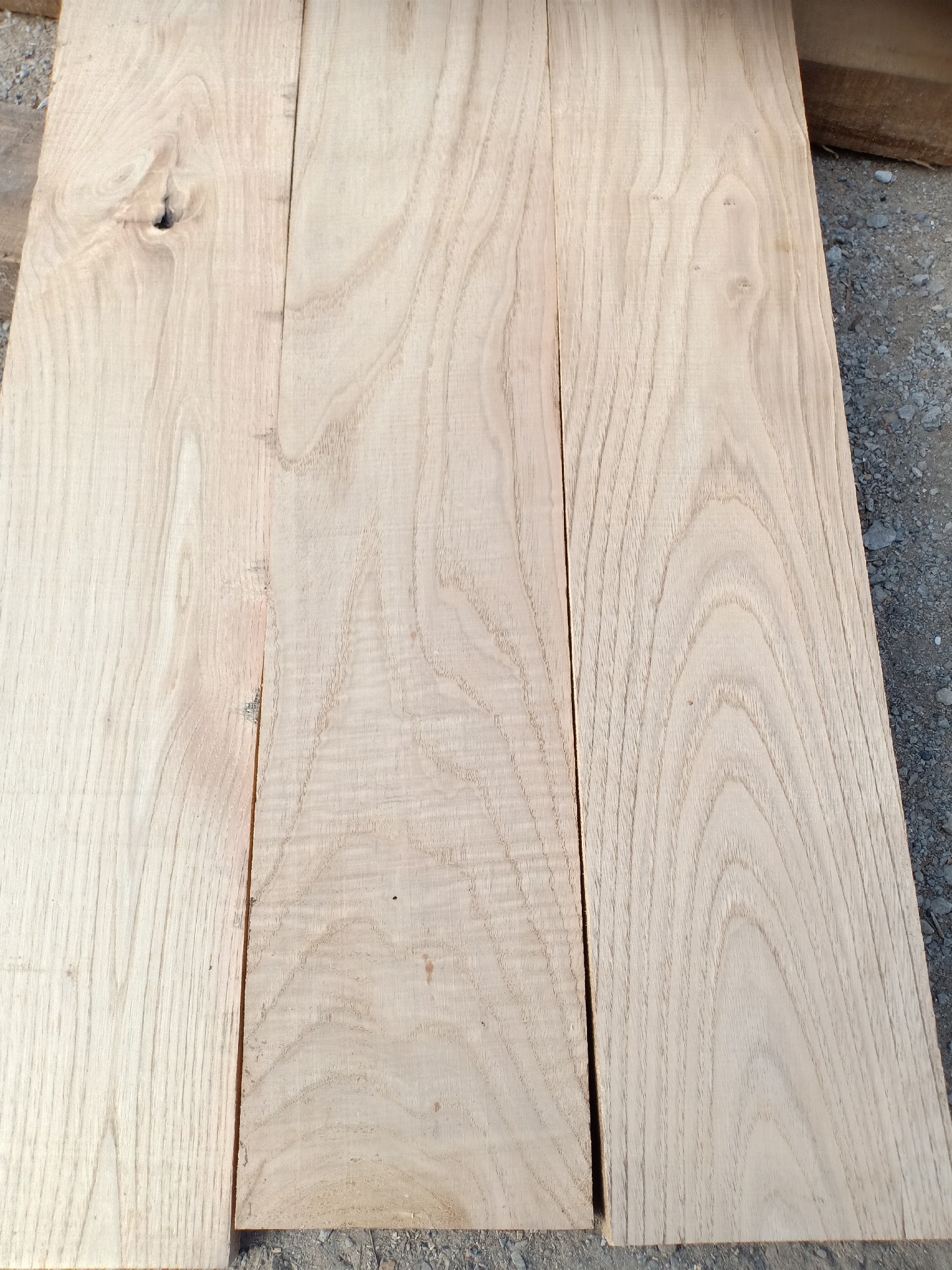 长期出售板栗木木地板,自然宽板材