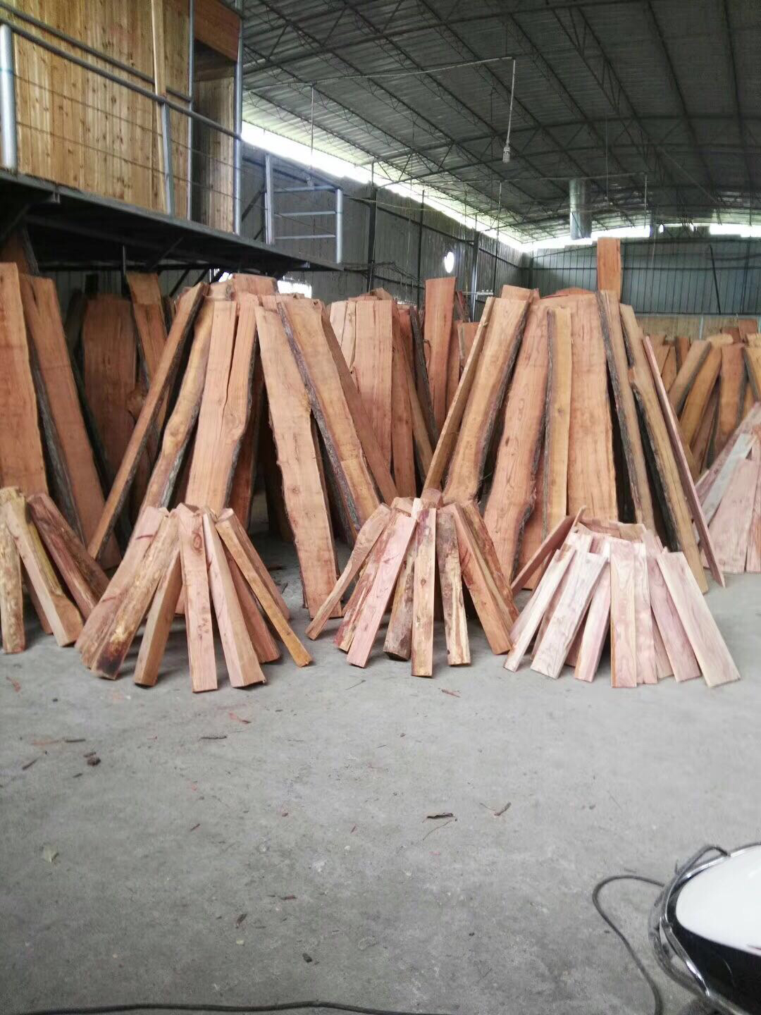 销售约12平已经开好自然晾干的椿木板可直接用作实木家具